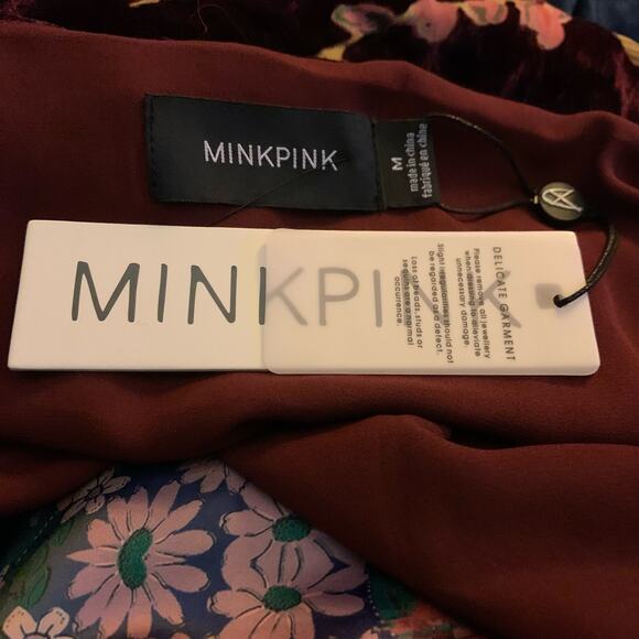 MINK PINK CRUSHED VELVET FLORAL TOP SIZE M NWT - Picture 6 of 9